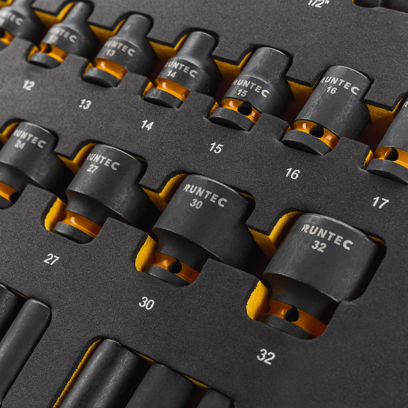 RUNTEC RT-IST1E36F Набор с динамометрическим ключом и ударными головками RUNTEC 1/2, 8-32 мм, CrMo в ложементе EVA, 36 предметов (RT-IST1E36F)
