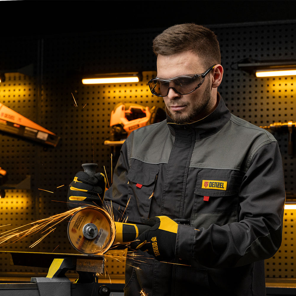 Очки защитные открытые, поликарбонатные, увеличенная дымчатая линза, регулируемые дужки Denzel (89203)