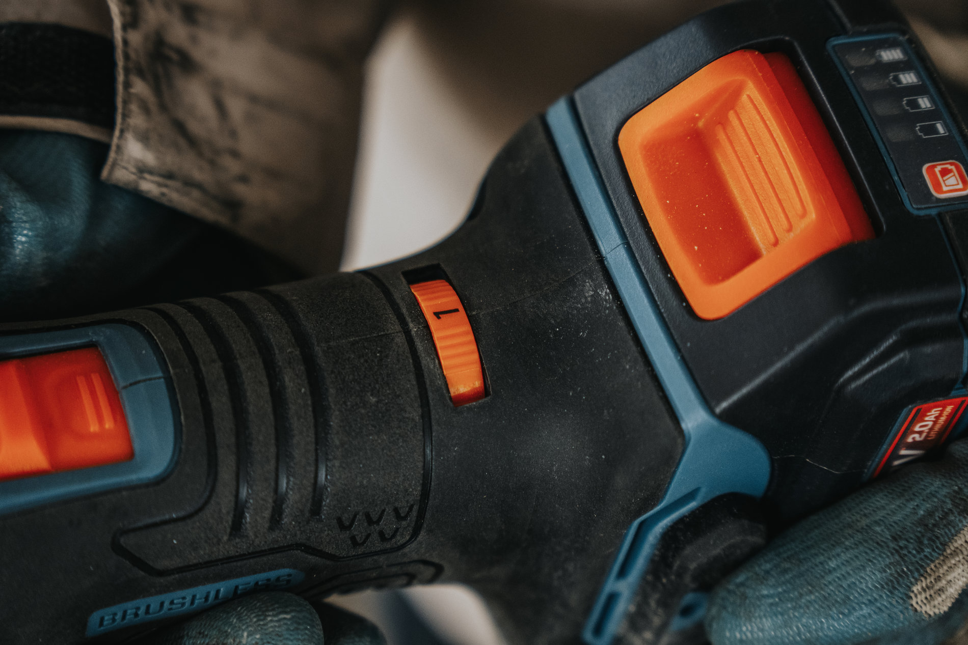 Реноватор (многофункциональный инструмент), с 1 АКБ, 1 ЗУ X2 20В