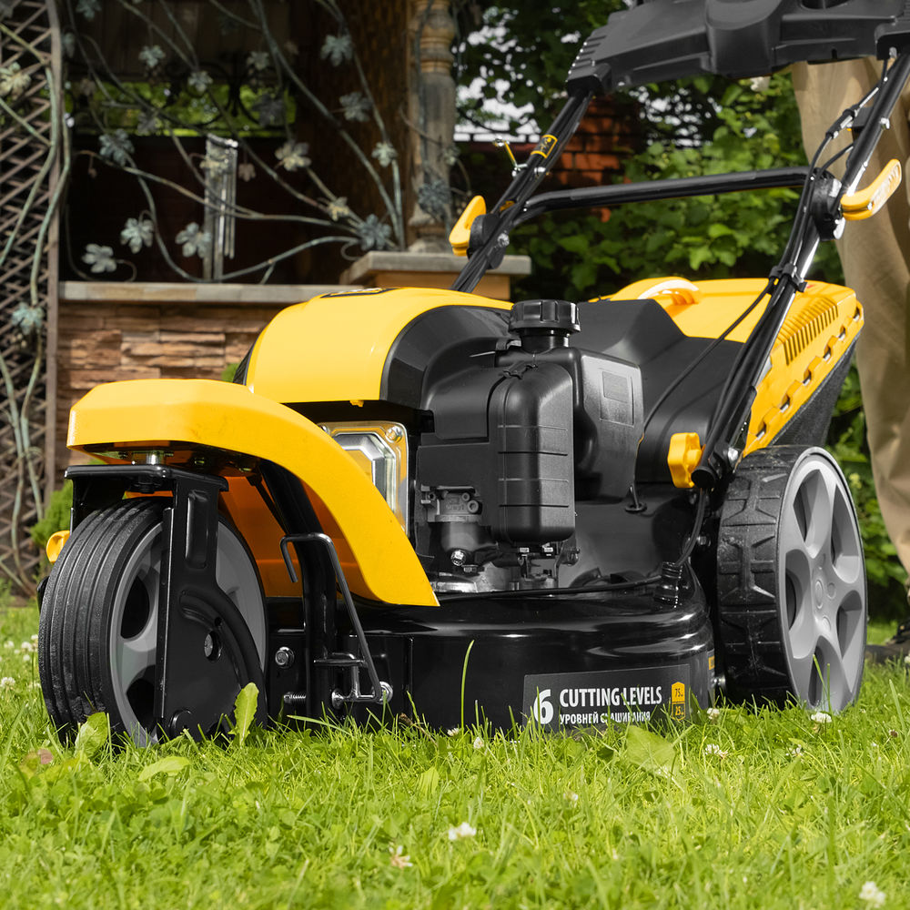 Бензиновая газонокосилка GLT-460SP-T, Trike 149 см3, 46 см, привод, панель, 60л Denzel  (58810)