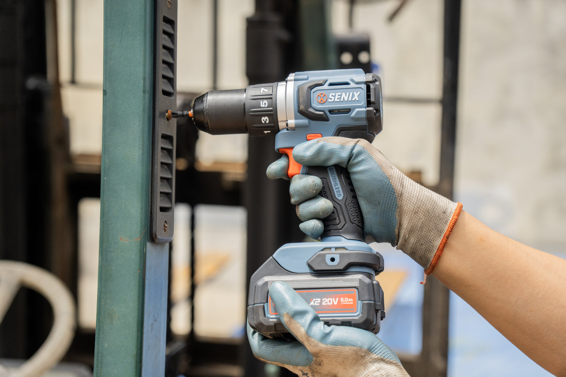 Дрель-шуруповерт, 60 Нм, без АКБ и ЗУ X2 20В