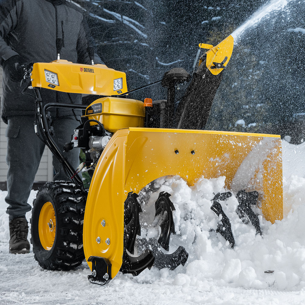 Бензиновая снегоуборочная машина SBL 711D PRO, 302cc, эл.старт, фара, обогрев, блок. дифф. Denzel (97655)