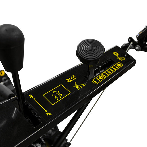 Снегоотбрасыватель CHAMPION ST655 (6,5лс 56см 6F/2R колеса 3,6л 57кг руч.стартер) (ST655)