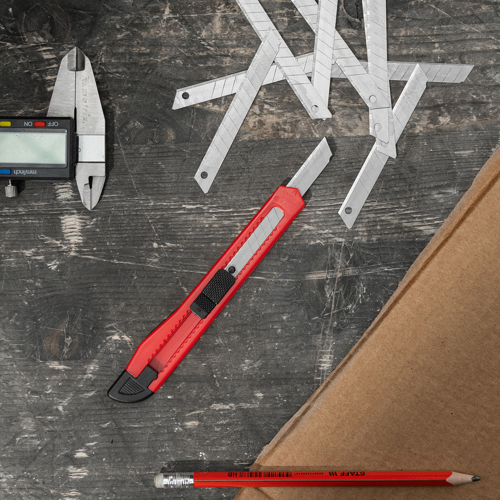 Нож, 9 мм, выдвижное лезвие Matrix (78911)