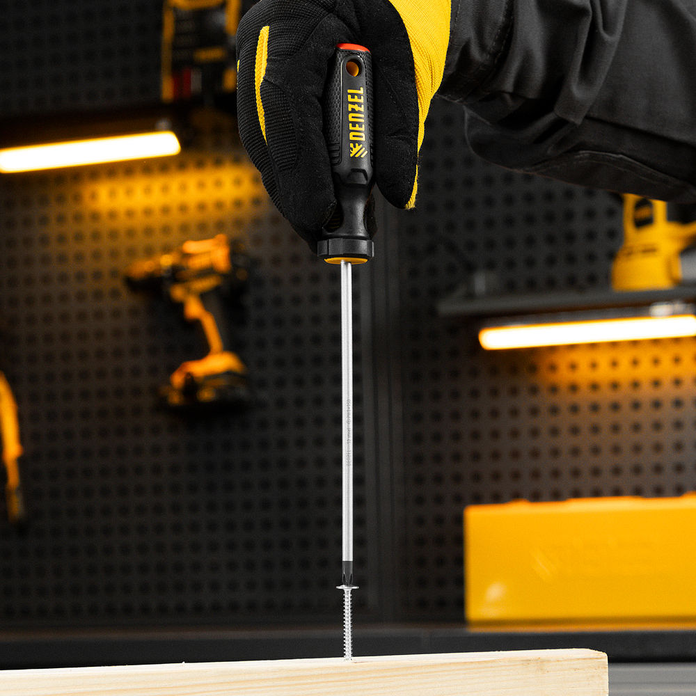 Отвертка, PH1х150 мм, S2, 3к рукоятка Denzel (121767)