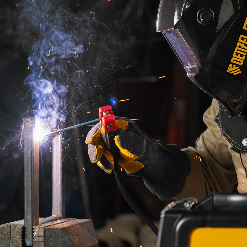 Аппарат инвертор. дуговой сварки SDM-220 Top, 220 А, ПВ 60% кейс Denzel (94358)