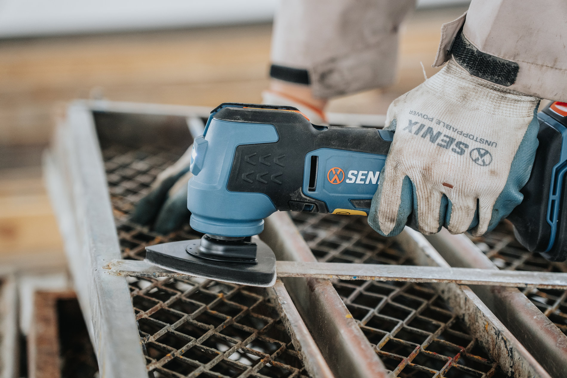 Реноватор (многофункциональный инструмент), с 1 АКБ, 1 ЗУ X2 20В