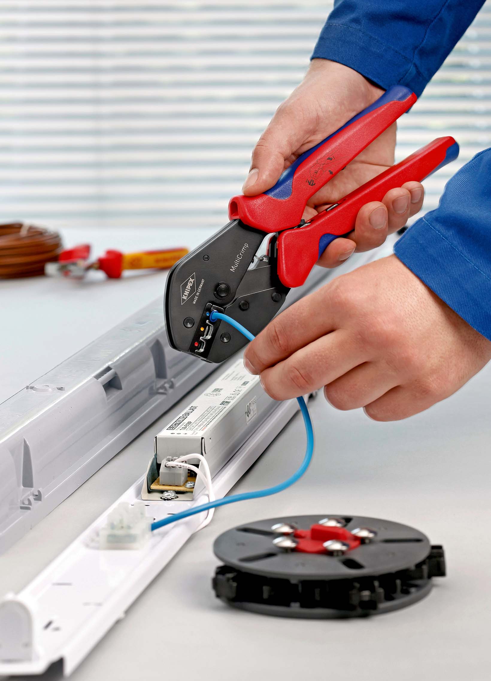 Пресс-клещи с магазином для смены плашек, 3 сменные плашки, 250 мм MultiCrimp KN-973301