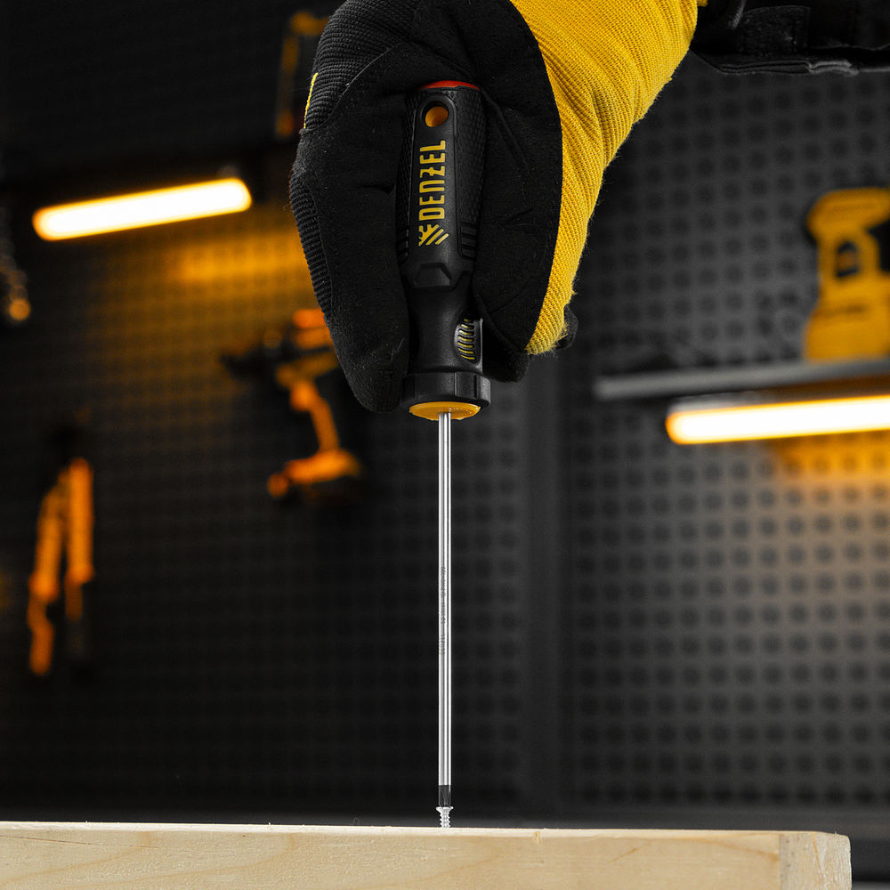 Отвертка, PH0х100 мм, S2, 3к рукоятка Denzel (121727)