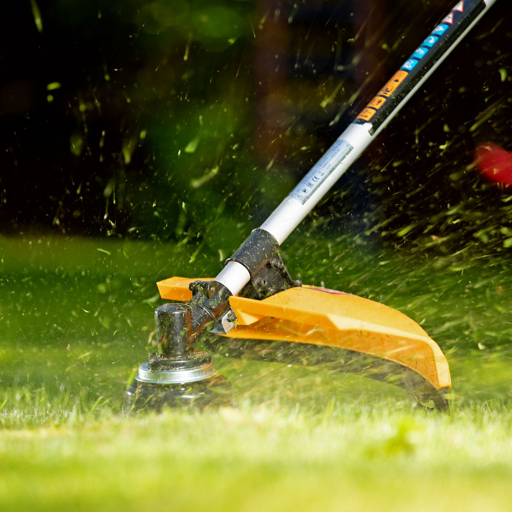 Триммер бензиновый DT 43S, 43 см3, 2.5 л. с, разъемная штанга, состоит из 2 частей Denzel (96225)