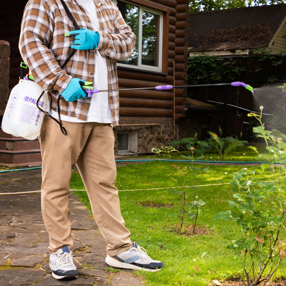 Опрыскиватель ручной, 5 л, с насосом, шлангом, разбрызгиватель Palisad (64740)