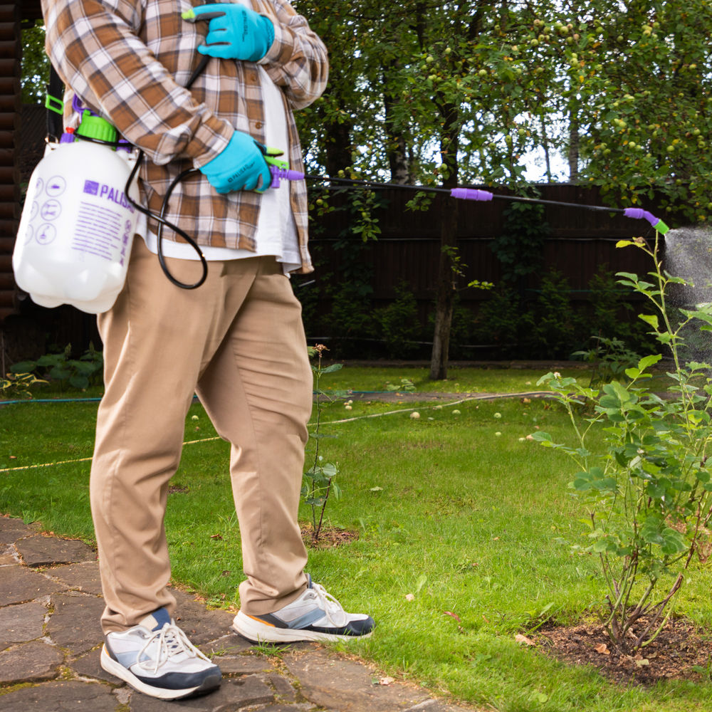Опрыскиватель ручной, 5 л, с насосом, шлангом, разбрызгиватель Palisad (64740)