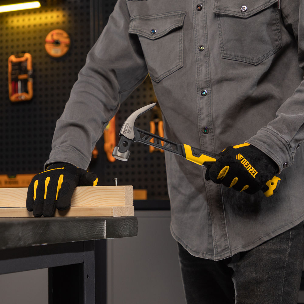 Молоток-гвоздодер 450 г, цельнокованый,боек с магнитом, двухкомп. обрезин. рук-ка Denzel (10466)