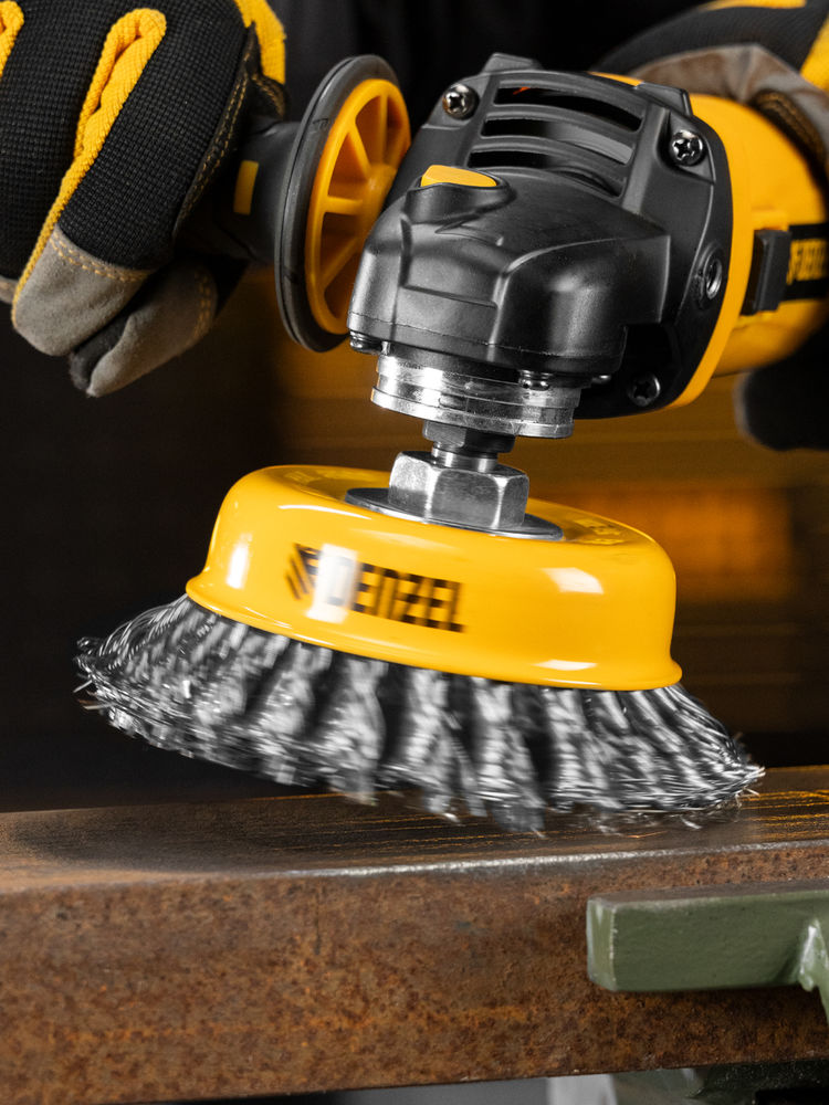 Щетка для УШМ, 125 мм, Чашка, крученая нержавеющая проволока 0.5 мм, М14 Denzel (746273)