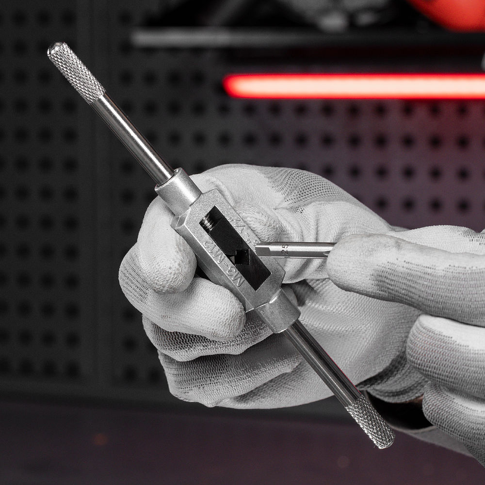 Набор метчиков и плашек М2-М18, 110 шт, металлический кейс Matrix (773110)