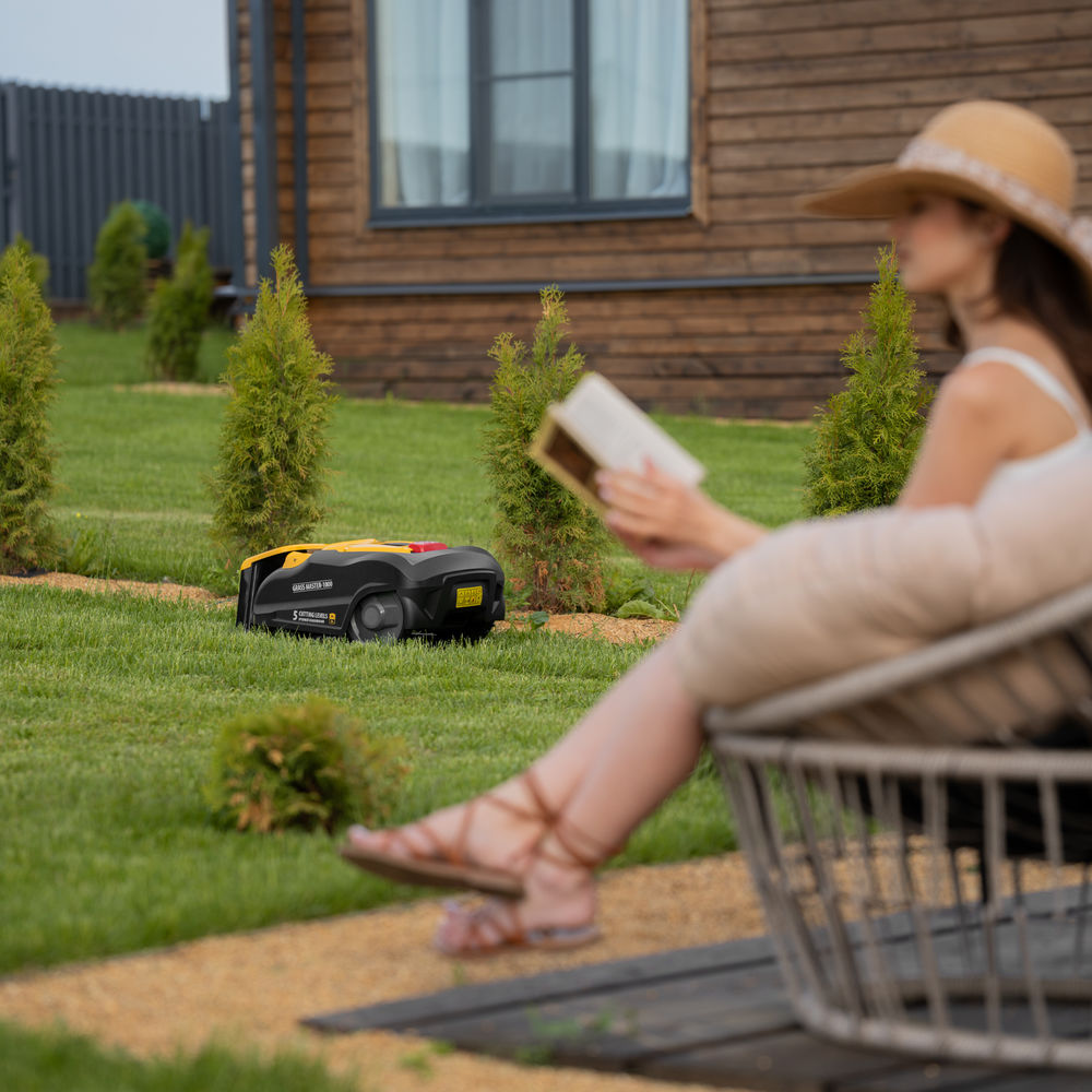 Робот-газонокосилка 1000м? 3Ач 28V LCD дисплей Wi-Fi Grass Master 1000 Denzel 58955