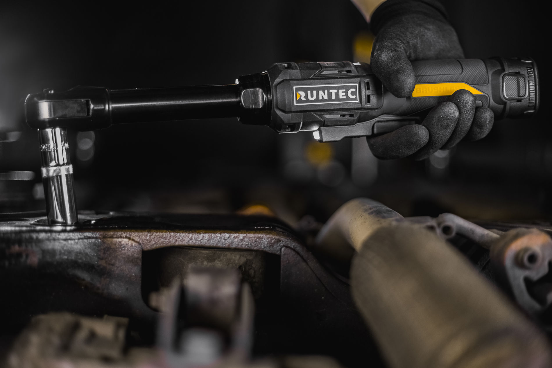 RUNTEC RT-IW2900 Гайковерт аккумуляторный удлинённый (трещотка) RUNTEC PRO 1/2 c переходником на 1/4, 16В, 2*2Ач, 85Нм (RT-IW2900)