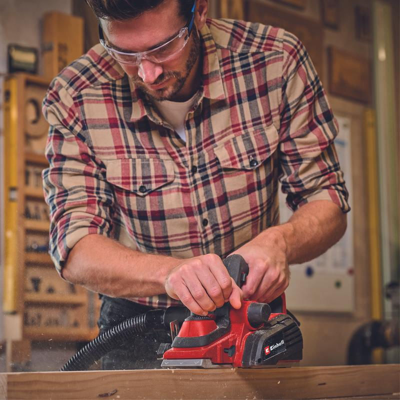 Рубанок Einhell TE-PL 920, 920Вт,15000об/мин,82мм,3.5мм,двустор.выброс стружки,2 упора в компл. (4345325)